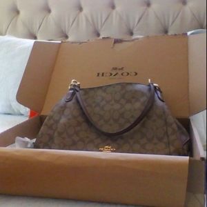 Hallie Shoulder Bag In Signature Canvas